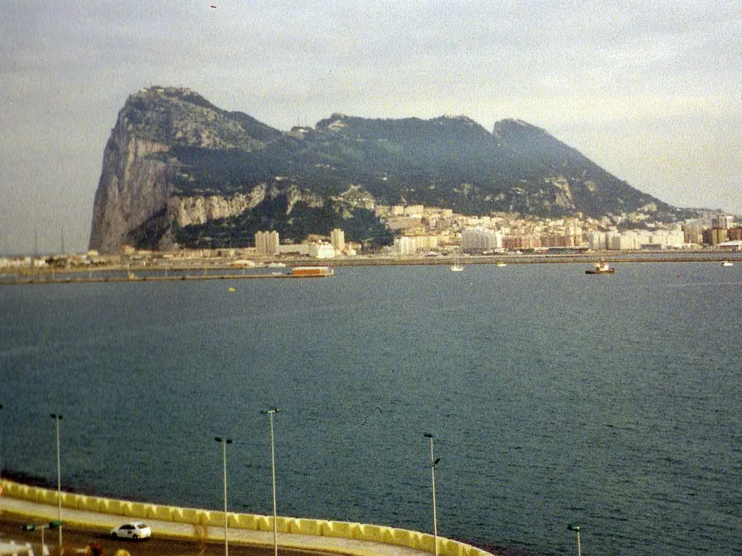El Peñón de Gibraltar visto desde La Línea de la Concepción
